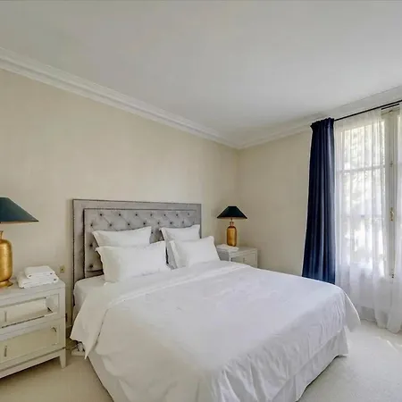 1br Montaigne Champs Elysee *