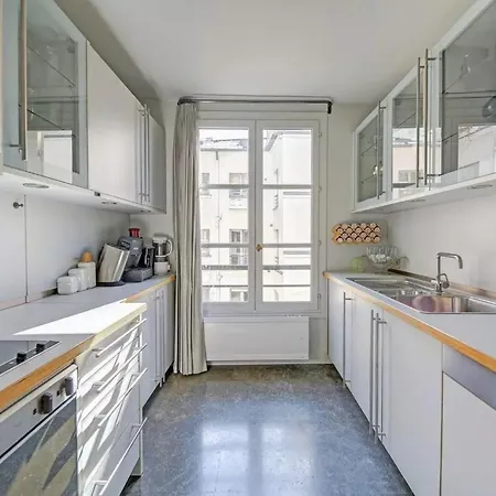 1br Montaigne Champs Elysee *