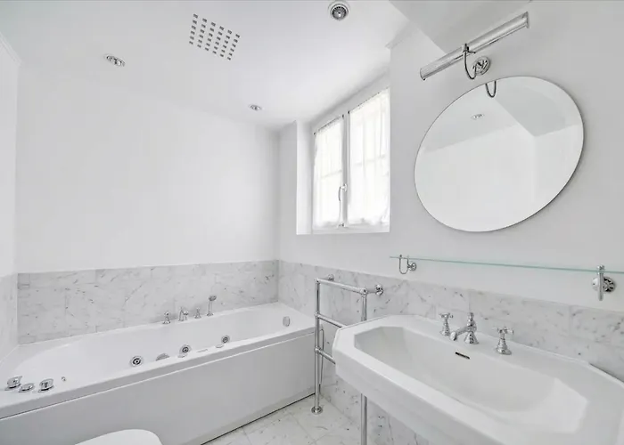 Daire 1br Montaigne Champs Elysee *